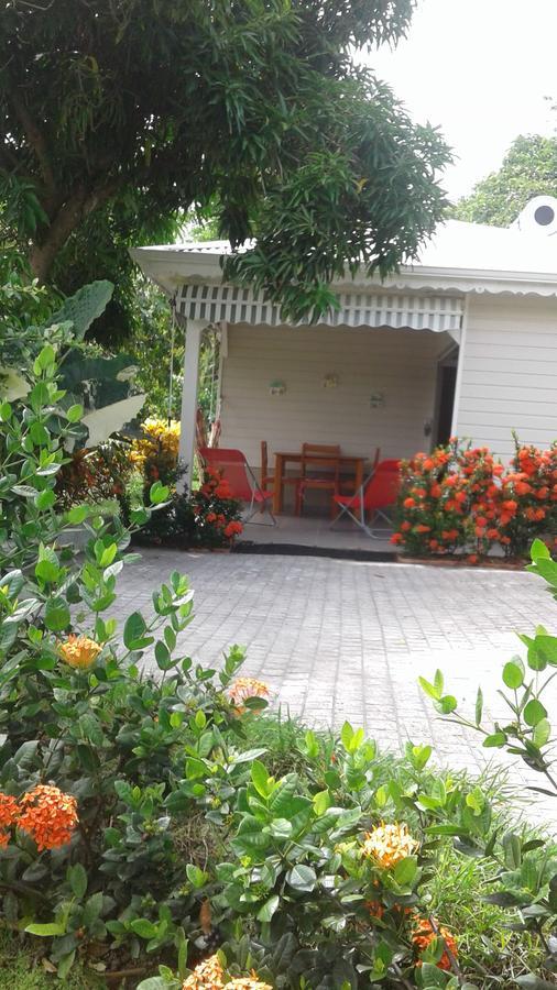 Bungalow Le Manikou Le Robert Buitenkant foto